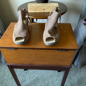 Fly London warm beige suede shoes